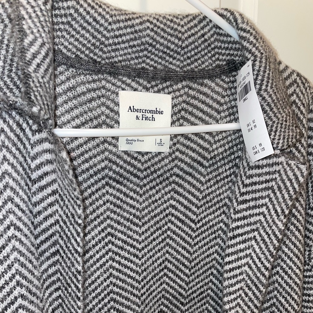 Women’s Abercrombie sweater cardigan